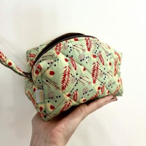 Trousse de toilette imperméable matelassée en coton bio vert